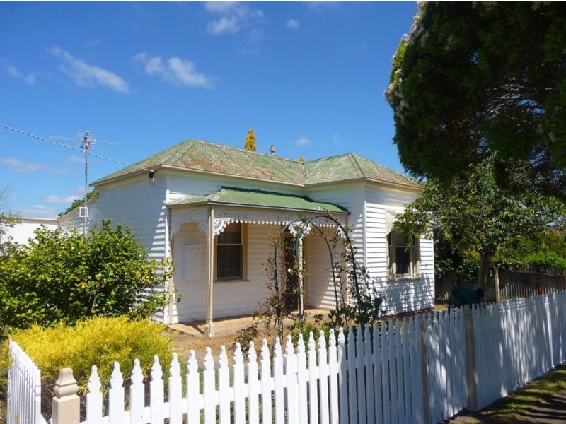 4 Hopetoun Road, Drouin VIC 3818