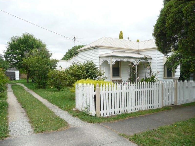 4 Hopetoun Road, Drouin VIC 3818