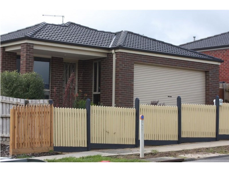 17 Holland Street, Drouin VIC 3818