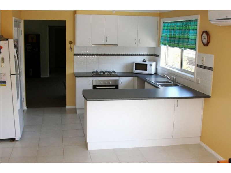 17 Holland Street, Drouin VIC 3818