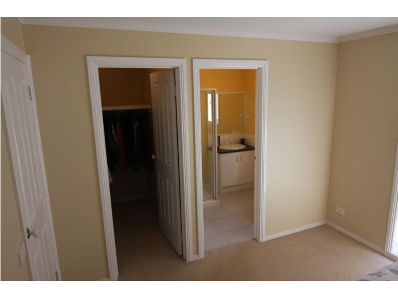 17 Holland Street, Drouin VIC 3818