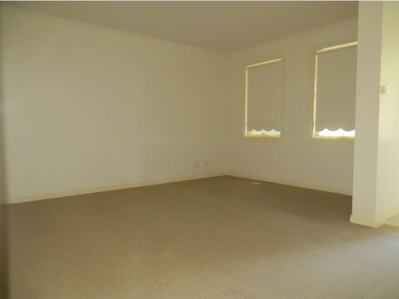 3 Wallace Crescent, Drouin VIC 3818