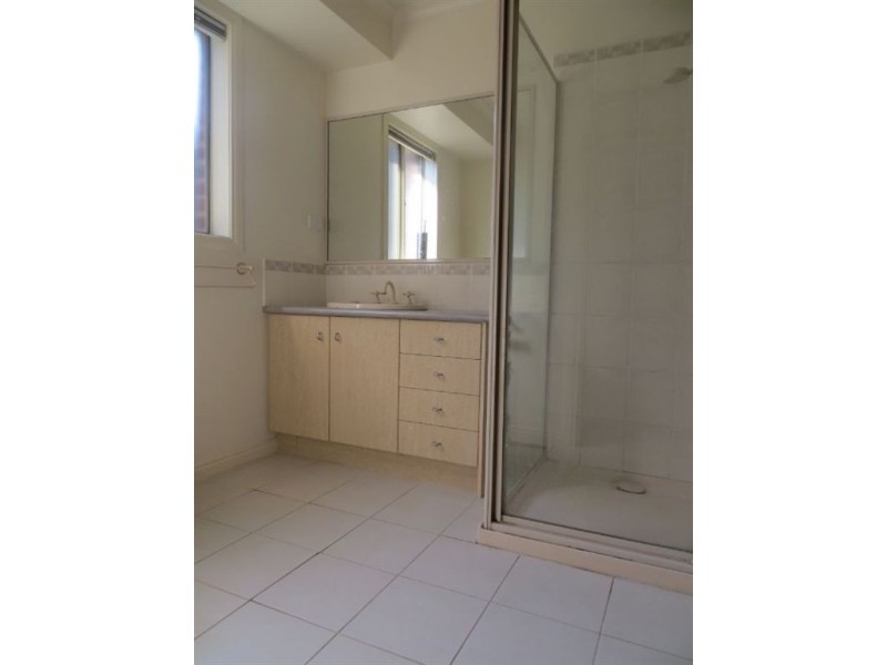 3 Wallace Crescent, Drouin VIC 3818