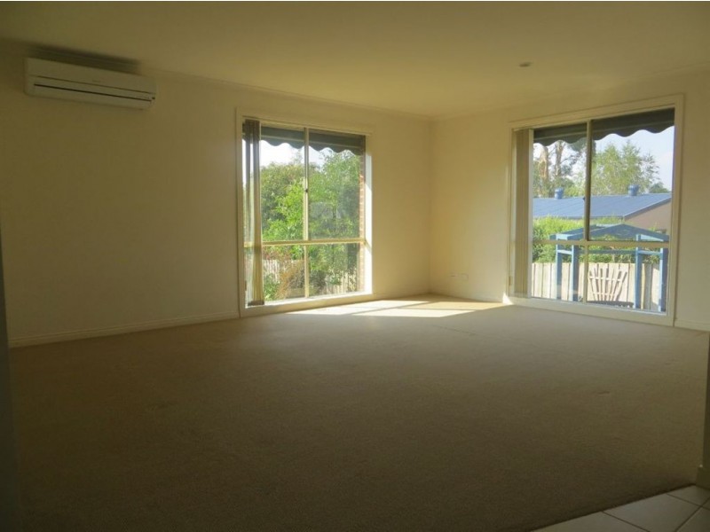 3 Wallace Crescent, Drouin VIC 3818