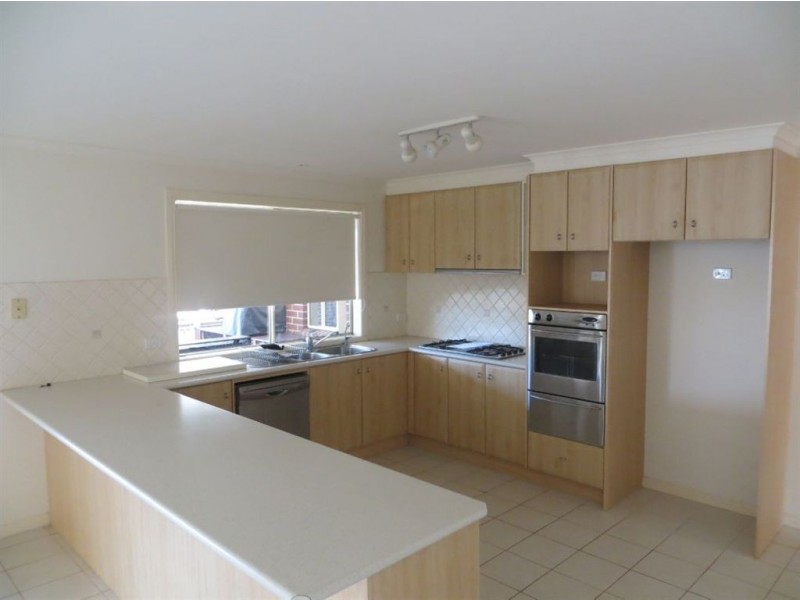 3 Wallace Crescent, Drouin VIC 3818