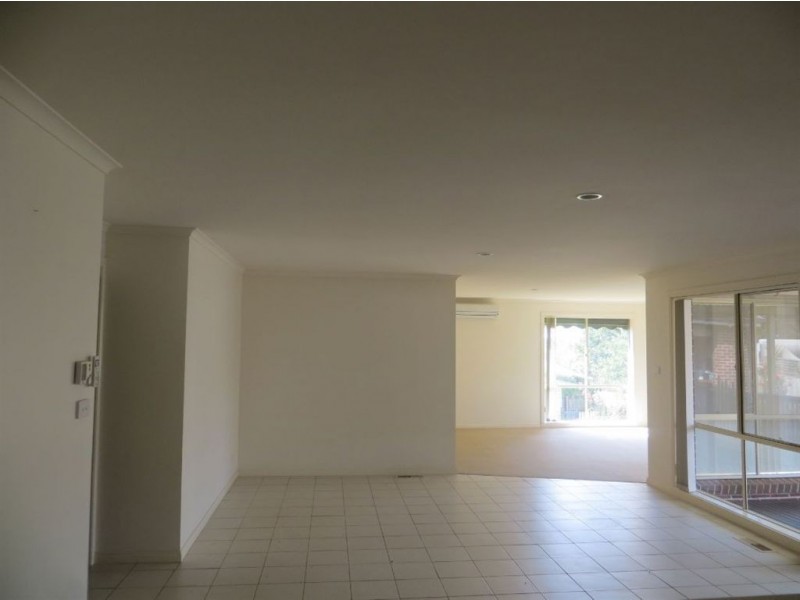 3 Wallace Crescent, Drouin VIC 3818