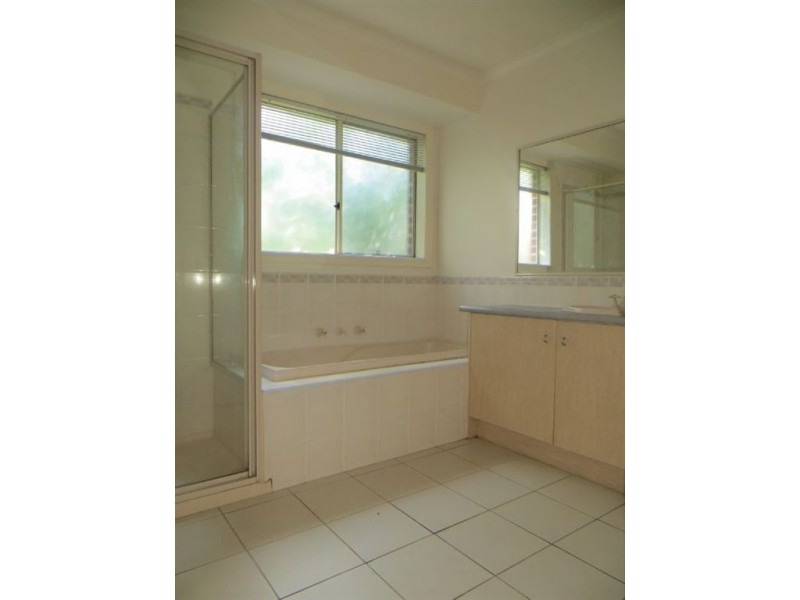 3 Wallace Crescent, Drouin VIC 3818