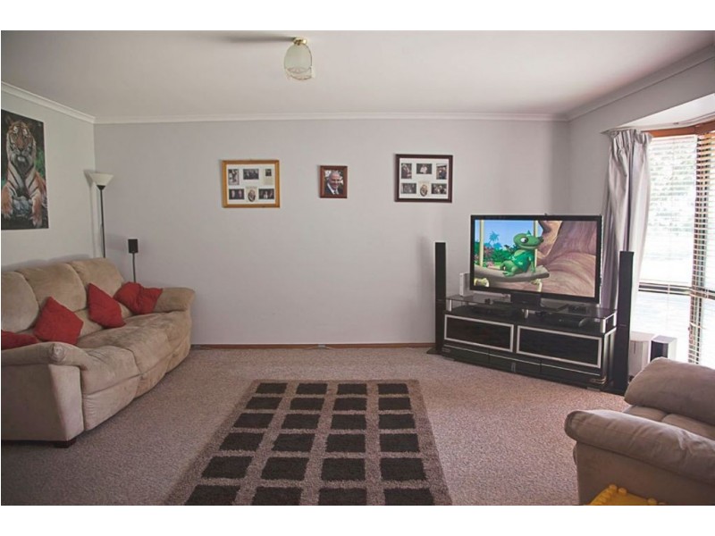 37 Darnum Street, Drouin VIC 3818