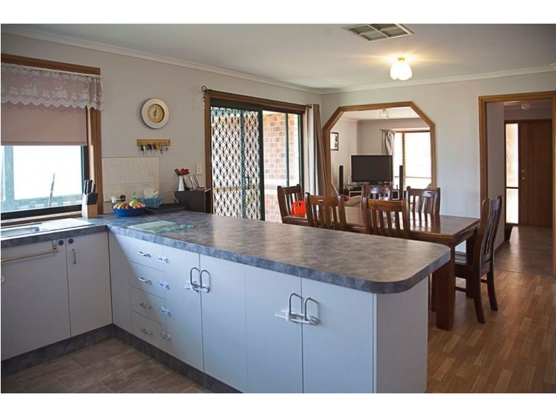 37 Darnum Street, Drouin VIC 3818