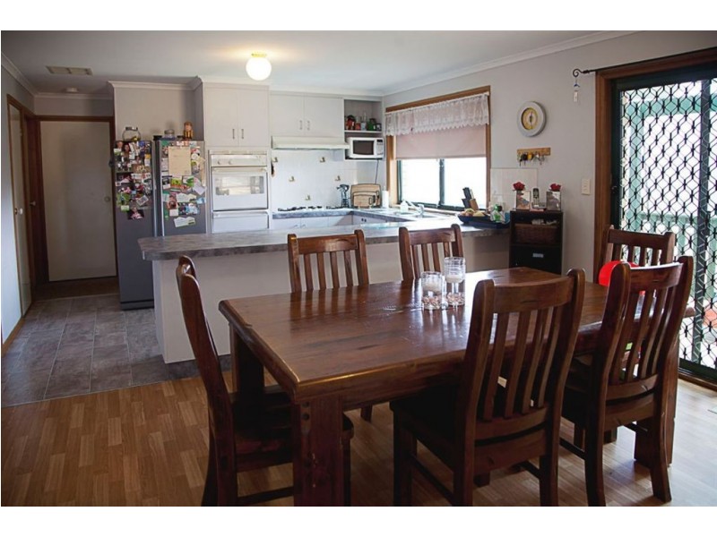 37 Darnum Street, Drouin VIC 3818