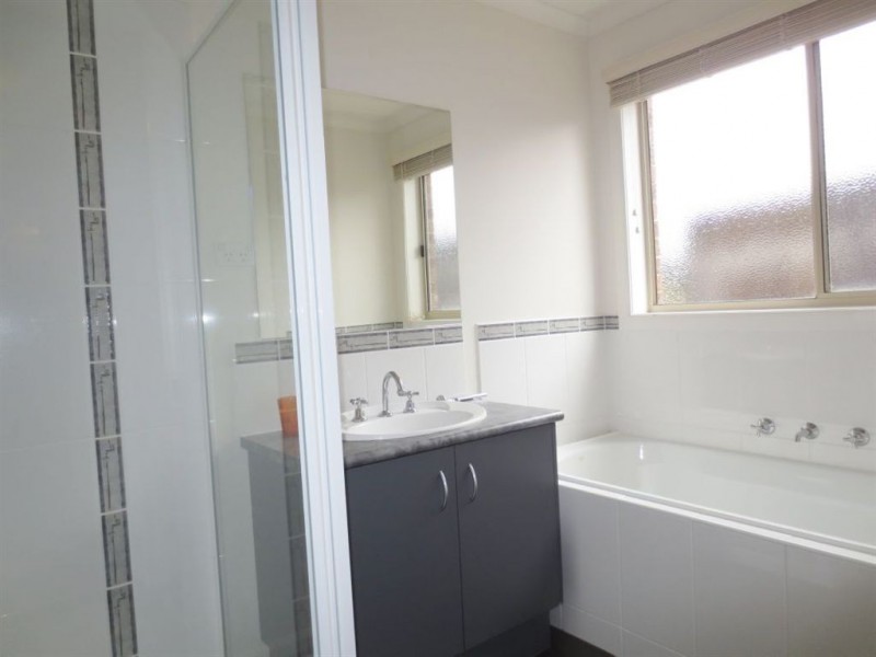 1 Vivian Court, Drouin VIC 3818