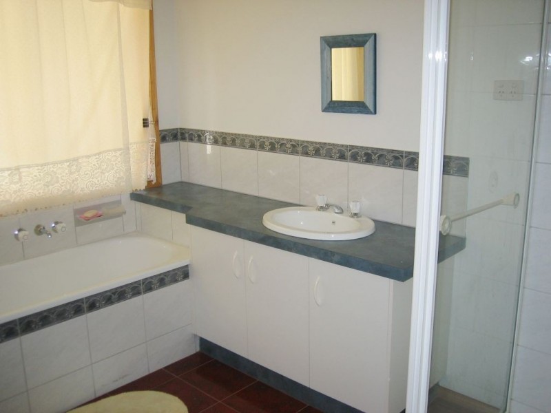 12a Arnup Crescent, Drouin VIC 3818