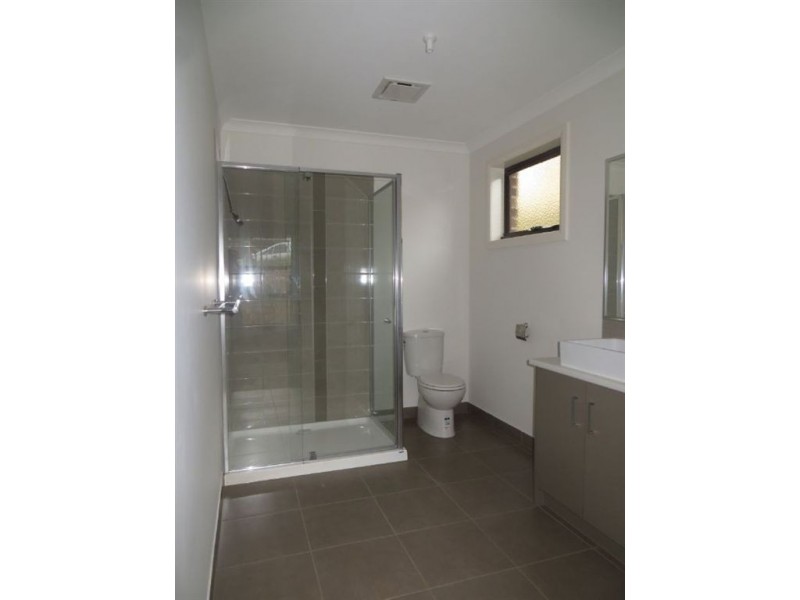 30 Hatfield Drive, Drouin VIC 3818
