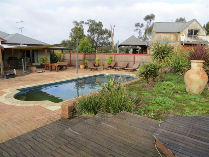 22 Nottingham Court, Drouin VIC 3818