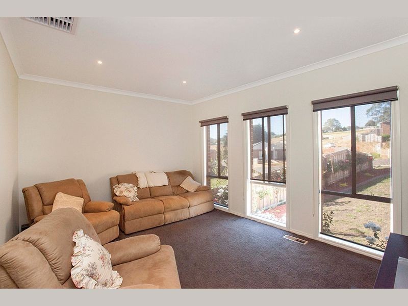 7 Vivian Court, Drouin VIC 3818