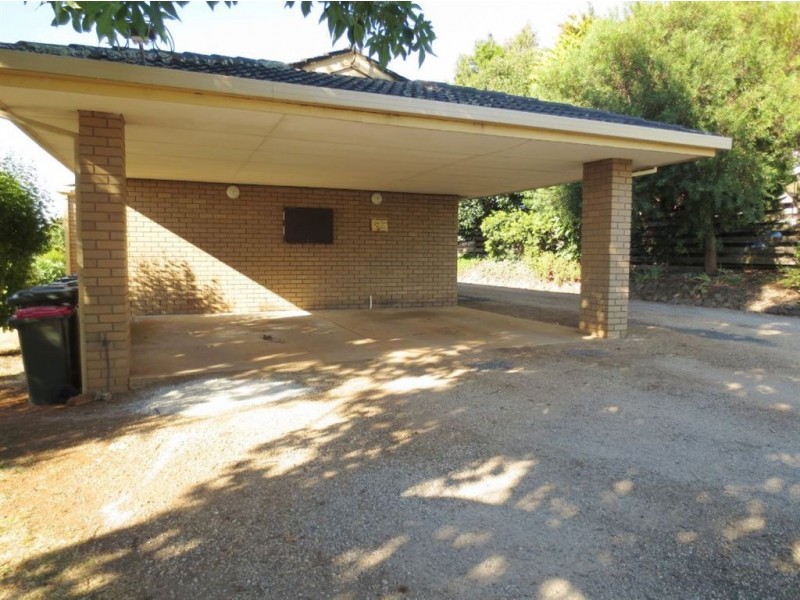 1/9 Armstrong Avenue, Drouin VIC 3818