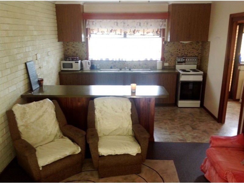 1/9 Armstrong Avenue, Drouin VIC 3818