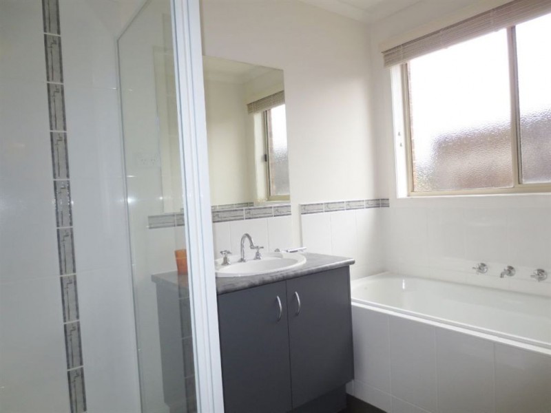 1 Vivian Court, Drouin VIC 3818