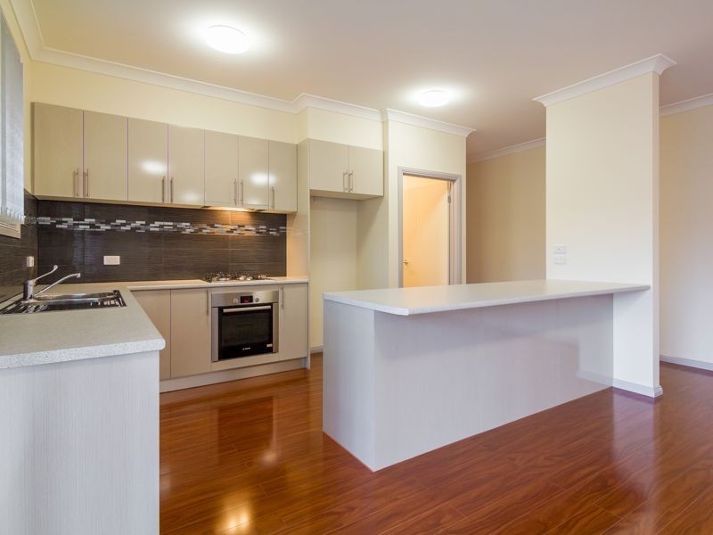 18 Valleyview Grove, Drouin VIC 3818