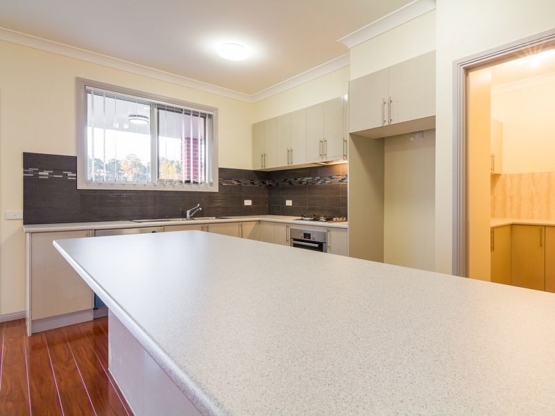 18 Valleyview Grove, Drouin VIC 3818