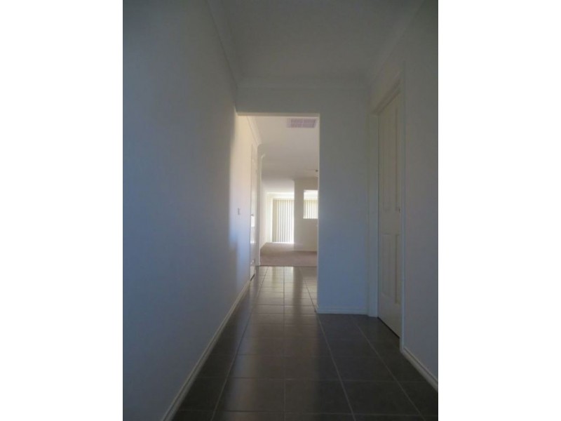 48 Summerhill Boulevard, Drouin VIC 3818