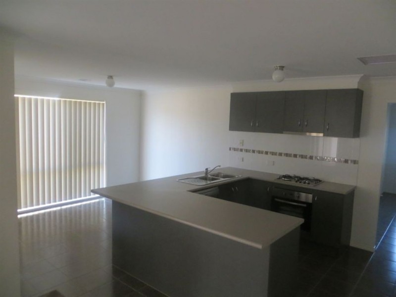 48 Summerhill Boulevard, Drouin VIC 3818