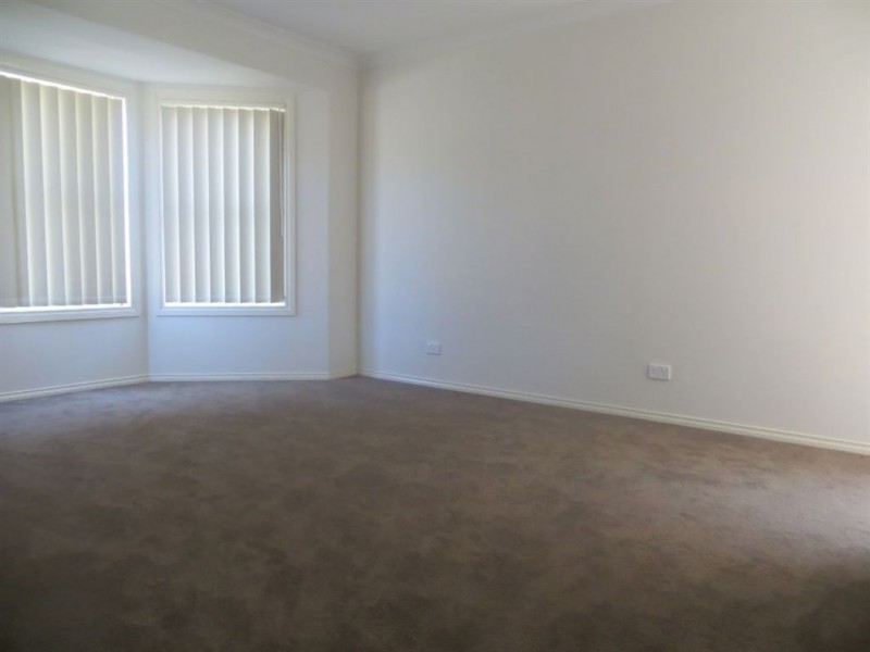 48 Summerhill Boulevard, Drouin VIC 3818