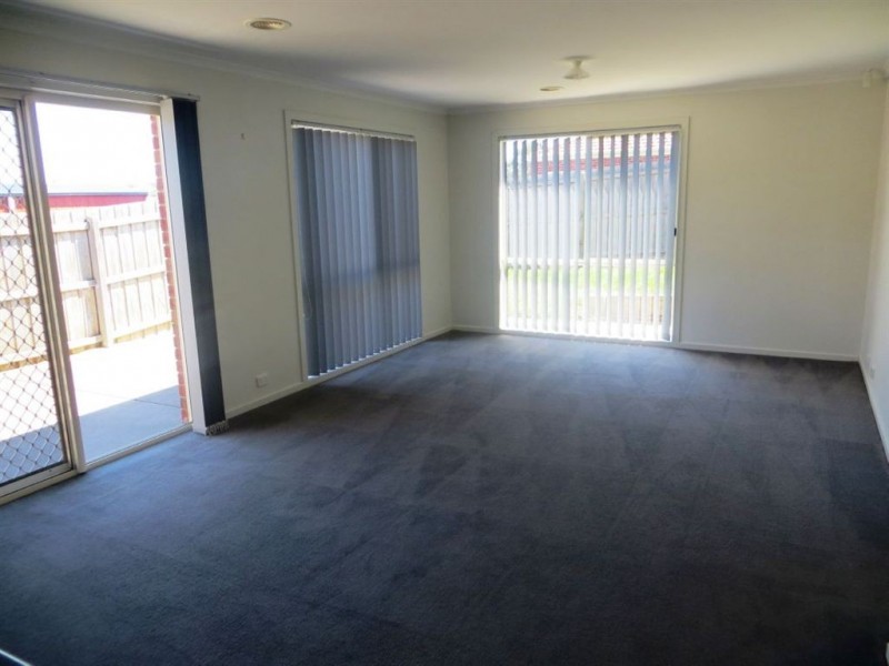 7 Rowan Walk, Drouin VIC 3818