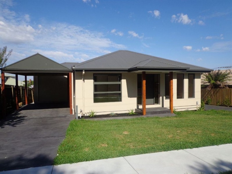 1/32 Railway Avenue, Drouin VIC 3818