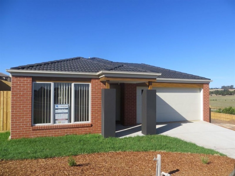 8 Sunline Street, Drouin VIC 3818