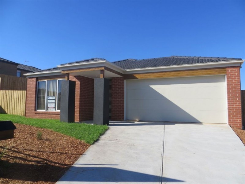 8 Sunline Street, Drouin VIC 3818
