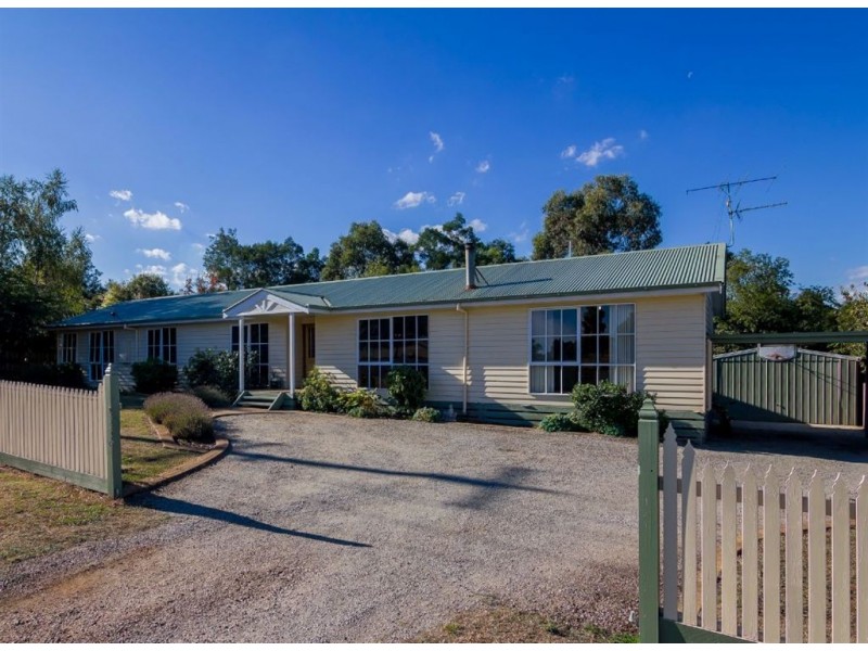 11 Pollock Street, Nilma VIC 3821