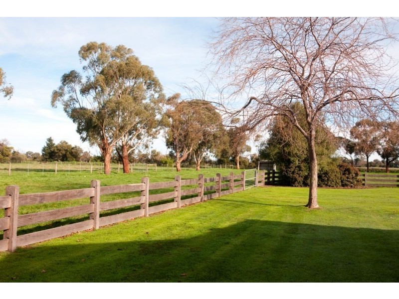 41 Berry Lane, Bunyip VIC 3815