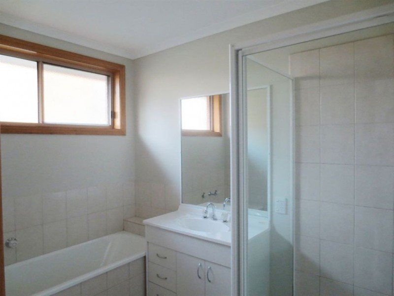 6/3 Gumleaf Place, Drouin VIC 3818