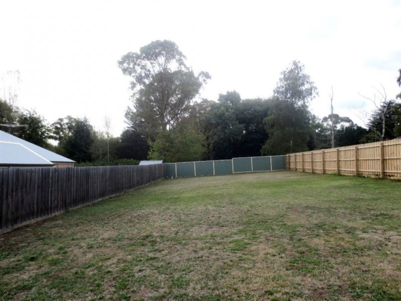 23 Palm Square, Drouin VIC 3818