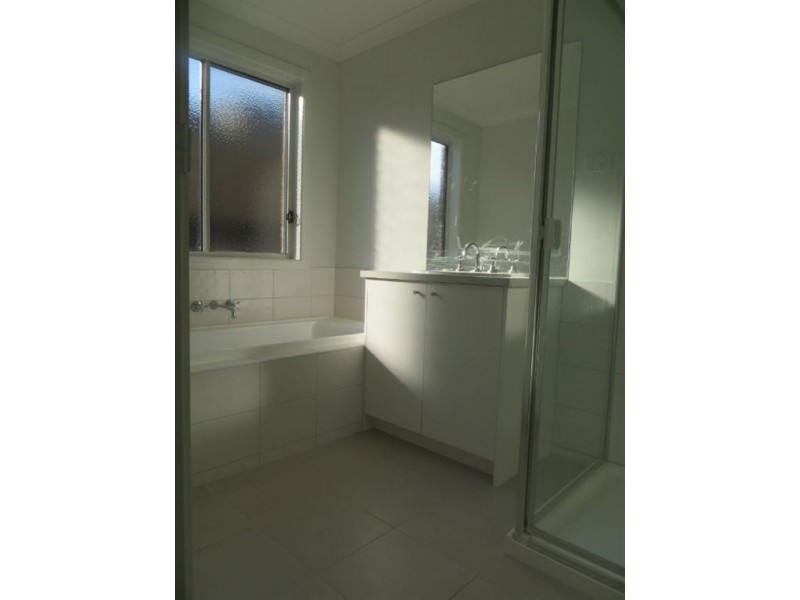 8 Arwon Street, Drouin VIC 3818