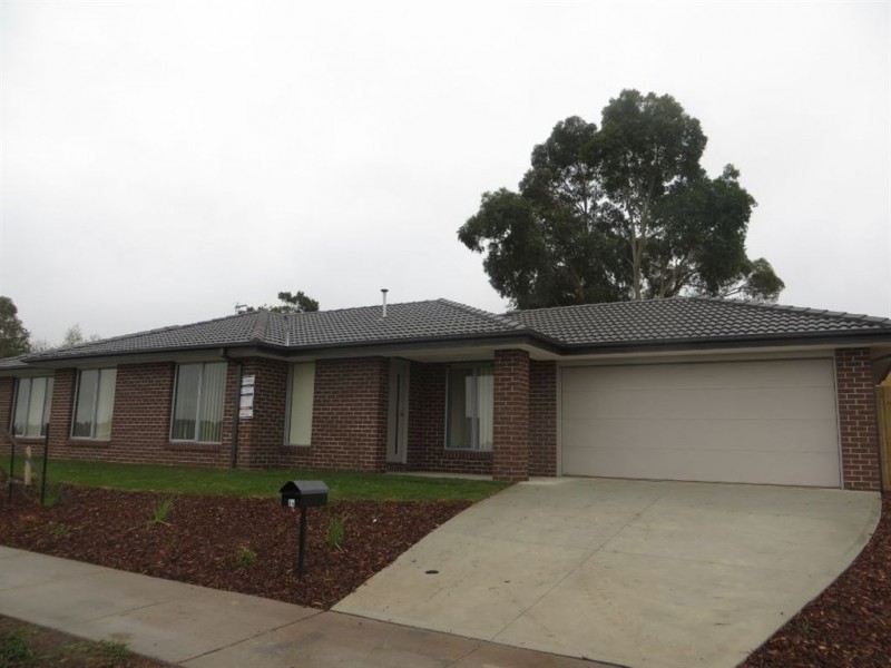 64 Manikato Drive, Drouin VIC 3818