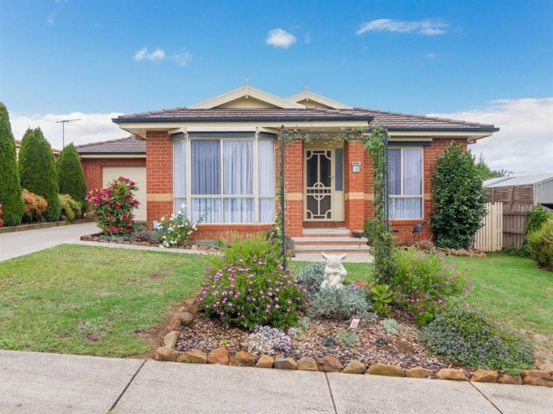 12 Helen Street, Drouin VIC 3818