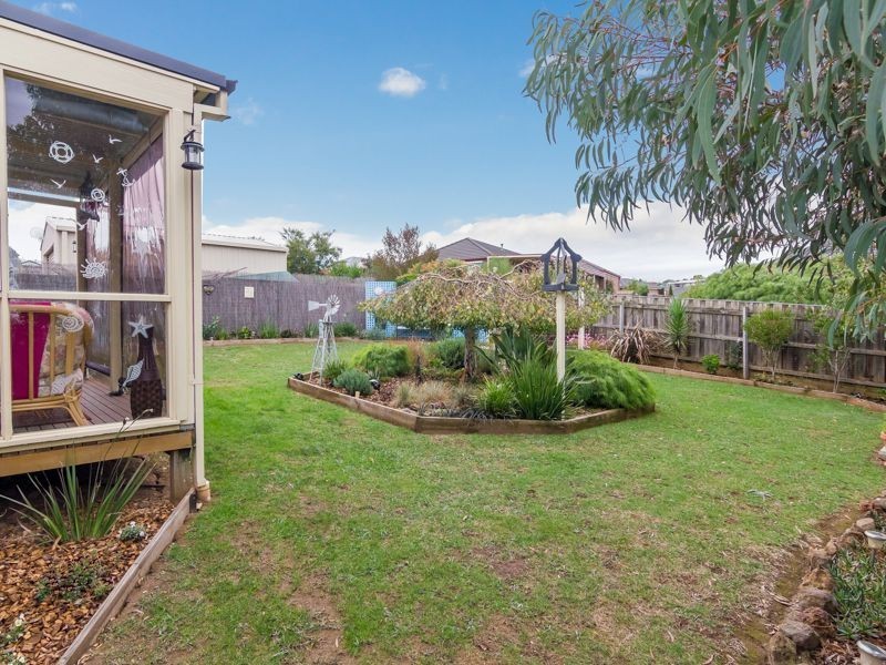 12 Helen Street, Drouin VIC 3818