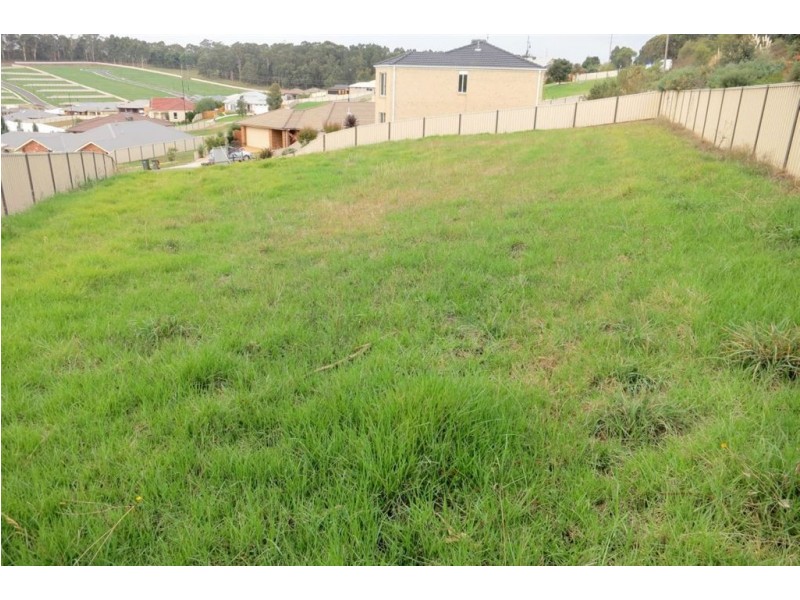 11 Lakeside Court, Drouin VIC 3818