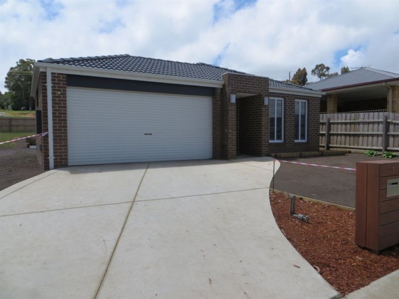 1 Namel Court, Drouin VIC 3818