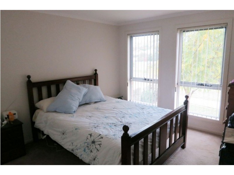 1/14-15 Janine Court, Drouin VIC 3818