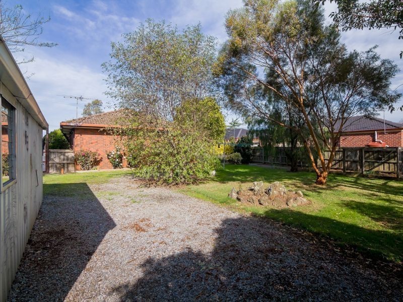 47 Railway Avenue, Bunyip VIC 3815