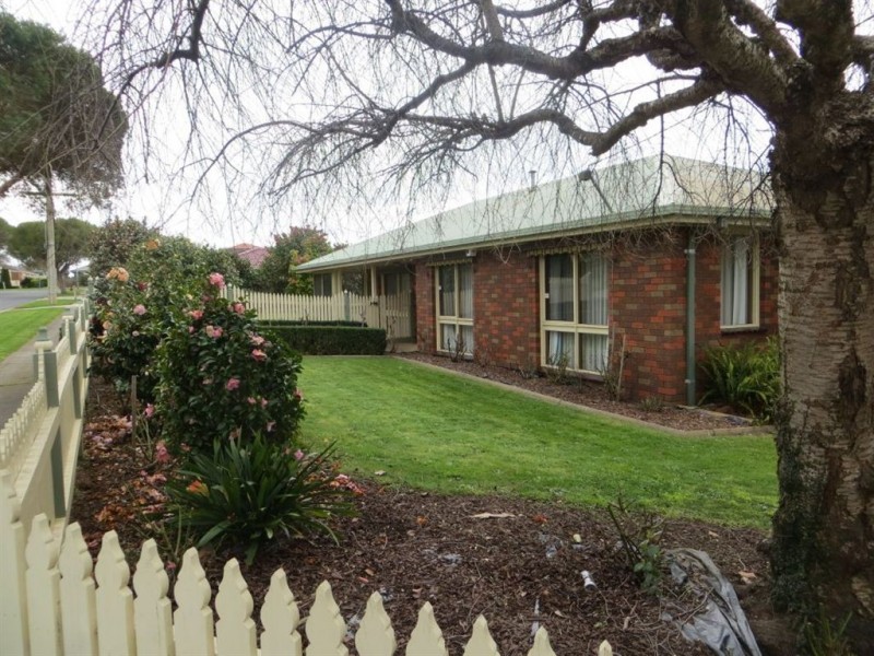 1 Floris Avenue, Drouin VIC 3818