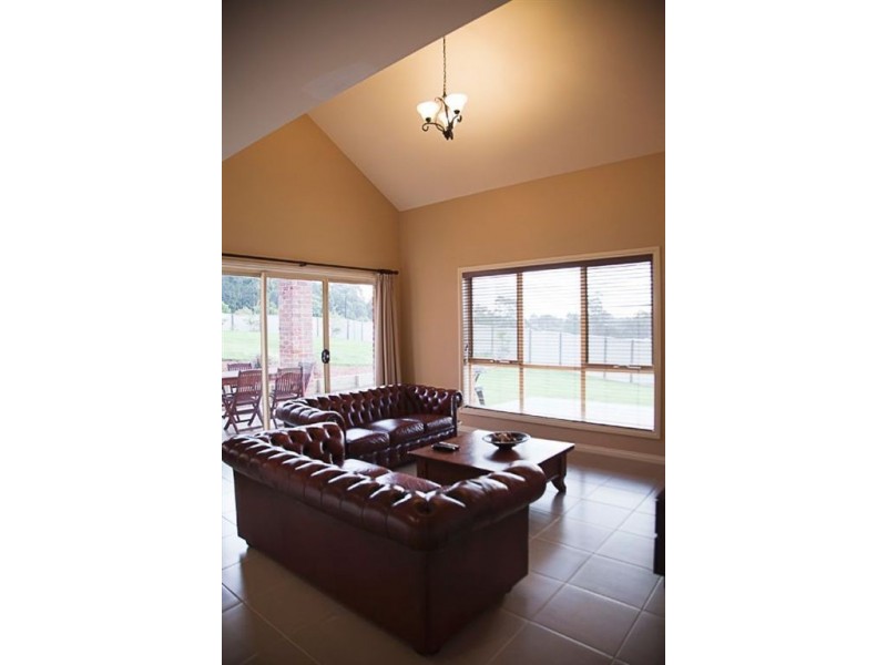 10 Crystal Court, Drouin VIC 3818