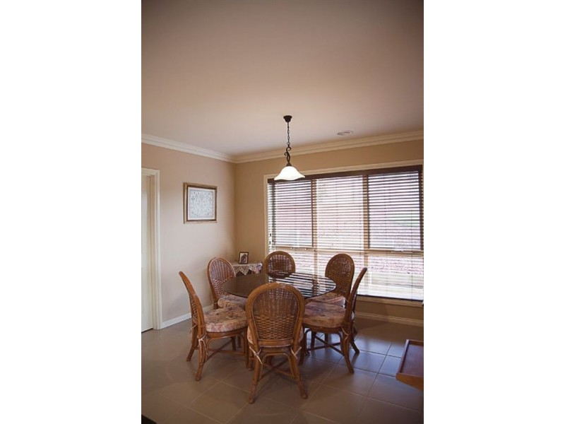 10 Crystal Court, Drouin VIC 3818