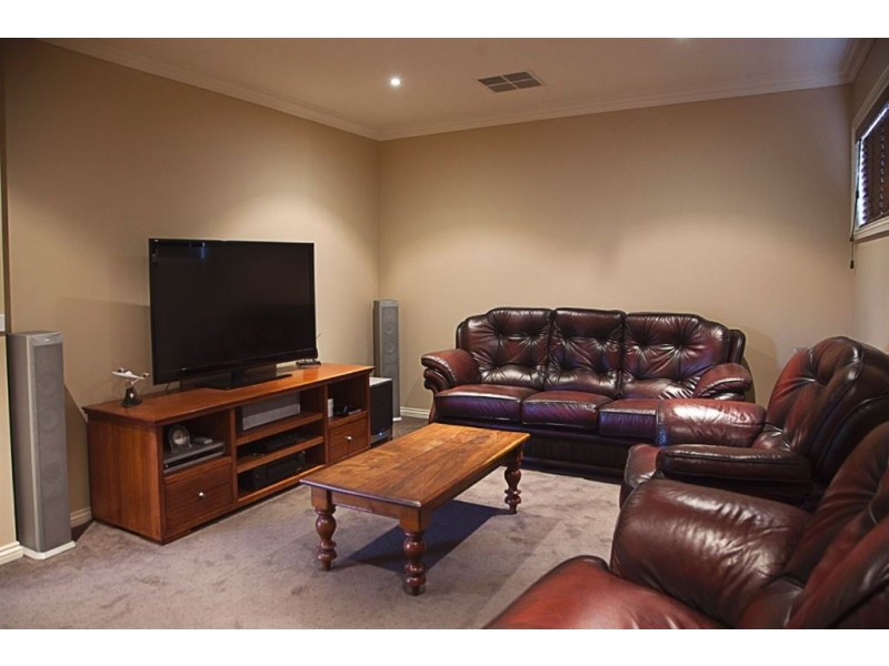 10 Crystal Court, Drouin VIC 3818