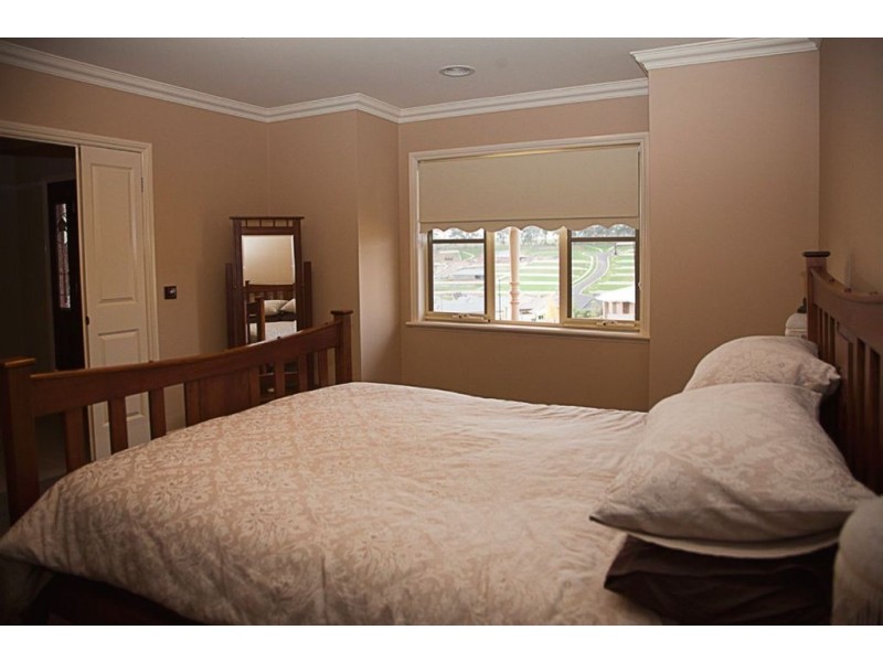 10 Crystal Court, Drouin VIC 3818