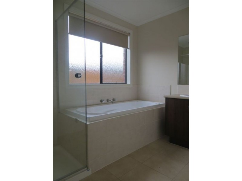 19 Wordsworth Court, Drouin VIC 3818