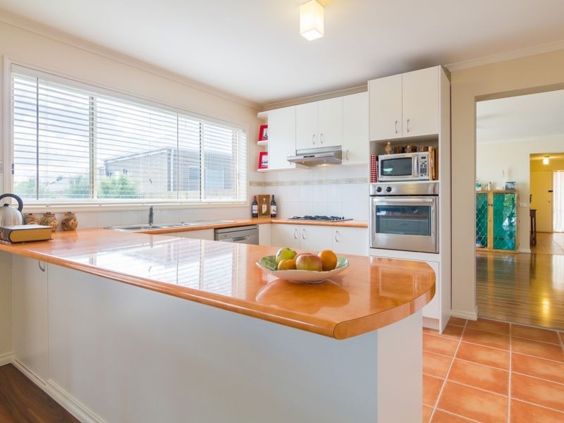 17 Janine Court, Drouin VIC 3818